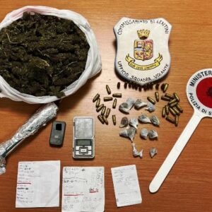 Arrestati dal Commissariato di Lentini 2 uomini per detenzione di armi e droga (FOTO) . Denunciati 5 tifosi dalla Digos di Siracusa