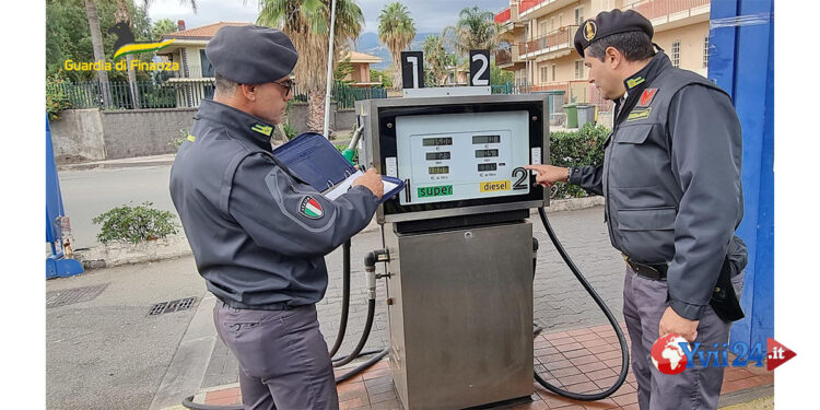 La GdF di Catania ha sequestrato presso un distributore di carburante di Giarre 4 colonnine e oltre 2600 litri di gasolio