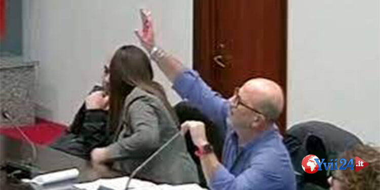 Camporotondo E. Saluto Nazista in consiglio Comunale