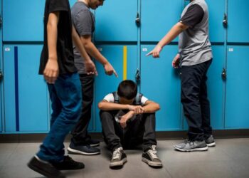 Avviate indagini dalla Procura di Palermo su eventuali atti di bullismo all’insegna “sei un gay” nei confronti del 13enne. L’OPINIONE