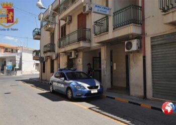 Il Commissariato di Comiso ha eseguito un arresto ai domiciliari di una 66enne nota alla Polizia per la sua propensione a delinquere