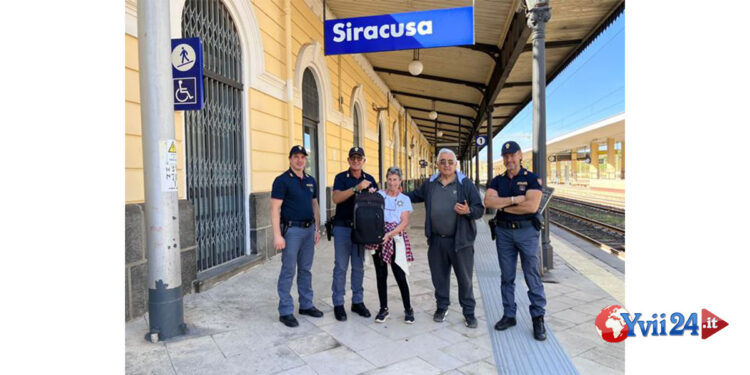 La Polizia Ferroviaria di Siracusa ha recuperato e restituito lo zaino con i soldi che dei turisti avevano dimenticato sul treno da Roma