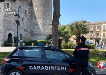 Arrestata dai CC di Catania e deferito il suo complice, per estorsione ad un 54enne minacciando di denunciarlo per maltrattamenti