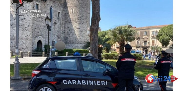 Arrestata dai CC di Catania e deferito il suo complice, per estorsione ad un 54enne minacciando di denunciarlo per maltrattamenti