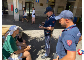 A Messina la Polizia ferroviaria ha elevato sanzioni al Codice della Strada; a Taormina per danneggiamento del passaggio a livello