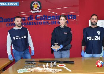 Arrestato 36enne dagli agenti del Commissariato di Gela con in casa reperti archeologici, armi, munizioni e droga e € 12ml