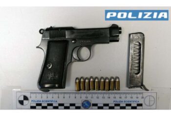 Il commissariato di Vittoria congiuntamente all’unità cinofile di Catania ha arrestato un 45enne che deteneva illegalmente una pistola
