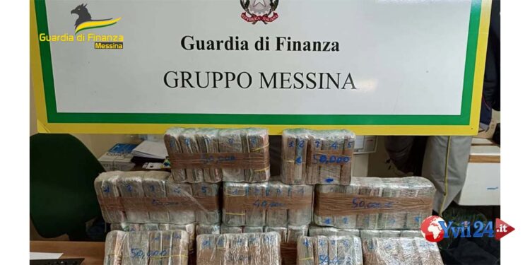 Intercettata all’imbarcadero dalla GdF di Messina un’auto con occultati € 600 mila, il conducente percepiva il reddito di cittadinanza