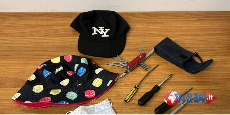 Catania. Provano a trafugare da auto ferma, denunciati