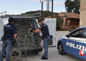 Adrano. Ruba cavi da una fabbrica