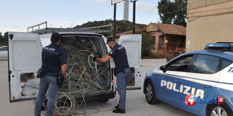 Adrano. Ruba cavi da una fabbrica