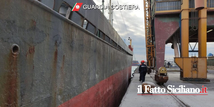 La Guardia Costiera di Catania ha disposto il fermo amministrativo di due navi mercantili di bandiera straniera per irregolarità