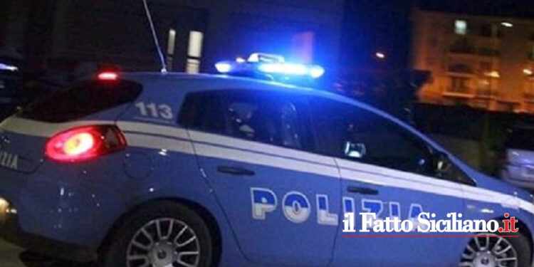 La Polizia di Stato di Catania nella notte ha intercettato sullo scooter un 36 enne pregiudicato con l’obbligo dei domiciliari