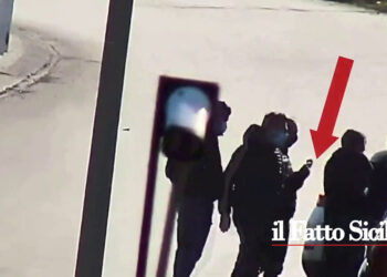 La Polizia di Stato di Catania sta eseguendo un’operazione con cui colpire interessi criminali di cosche dediti a spaccio, armi, estorsione