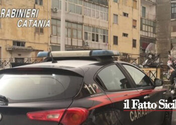 I CC di Catania Fontanarossa hanno arrestato un pusher 20enne che attendeva gli assuntori con vari tipi di droghe in una busta