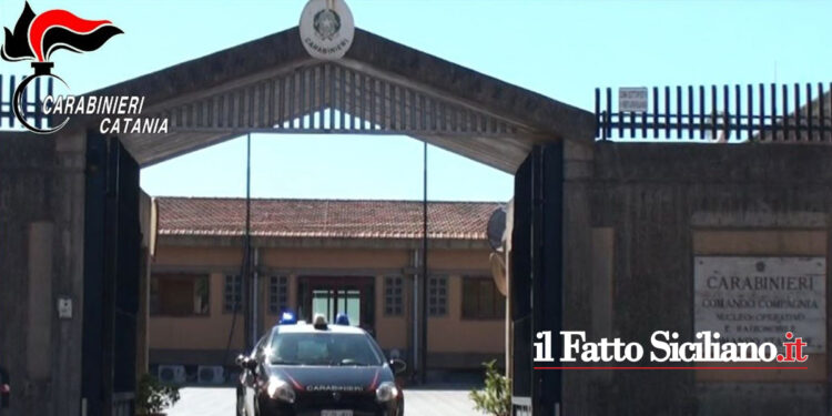 I CC della Compagnia di Gravina di Catania hanno arrestato un 57enne che spacciava su uno scooter rubato marijuana, cocaina e crack