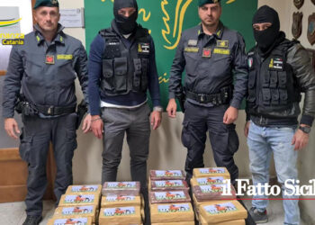 La GdF di Catania ha tratto in arresto due catanesi che a bordo di due auto trasportavano circa 45 kg di cocaina, valore € 10 mln