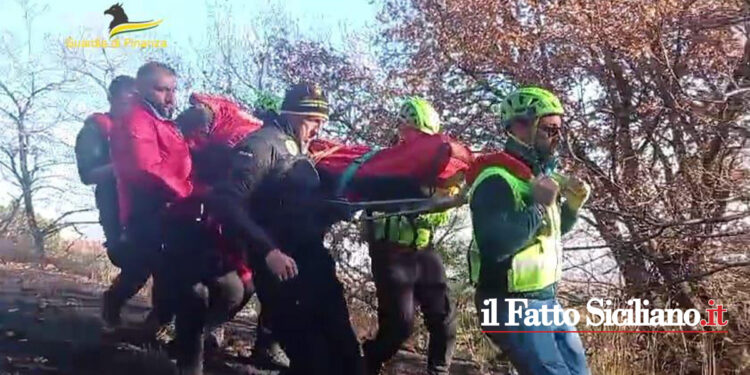 I militari della stazione del Soccorso Alpino della GdF di Nicolosi sono intervenuti a prestare soccorso ad un escursionista a quota 1600