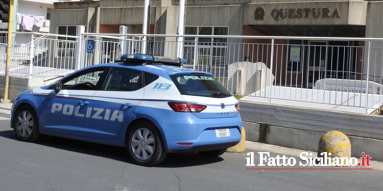 La Polizia di Stato di Siracusa ha denunciato due giovani, cui uno per estorsione alla nonna e minacce alla madre
