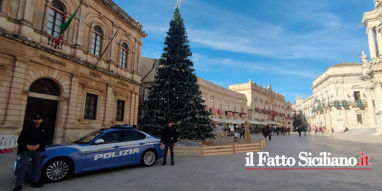 Rimpatriato tunisino dalla Digos di Siracusa per esposizione della bandiera dell’Isis, era in libertà vigilata per maltrattamenti alla moglie