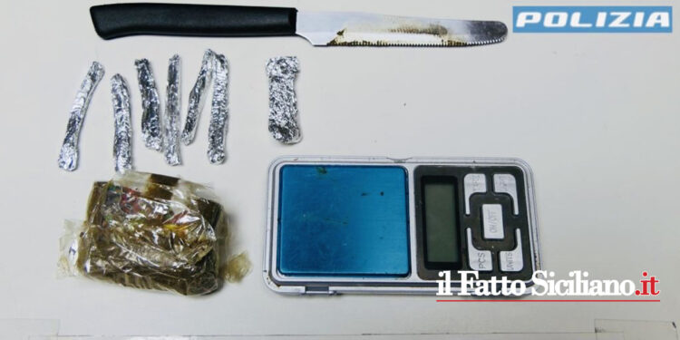 Arrestato dal Commissariato di Vittoria un giovane che spacciava hashish a minorenni nei pressi di una scuola