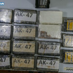 Arrestato 43enne dalla Polizia di Stato di Messina che in casa in un pozzetto teneva 15kg di cocaina, pistole, mitraglietta e munizioni