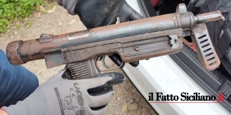 Arrestato 43enne dalla Polizia di Stato di Messina che in casa in un pozzetto teneva 15kg di cocaina, pistole, mitraglietta e munizioni