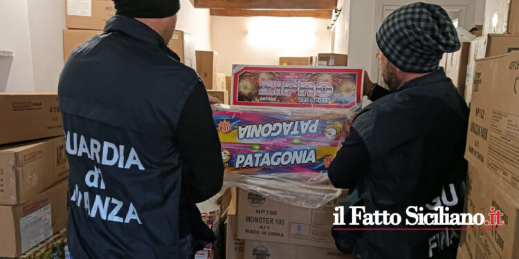 La GdF di Siracusa e Noto ha sequestrato ad Avola oltre 6 tonnellate di fuochi d'artificio detenuti illegalmente in locali del centro
