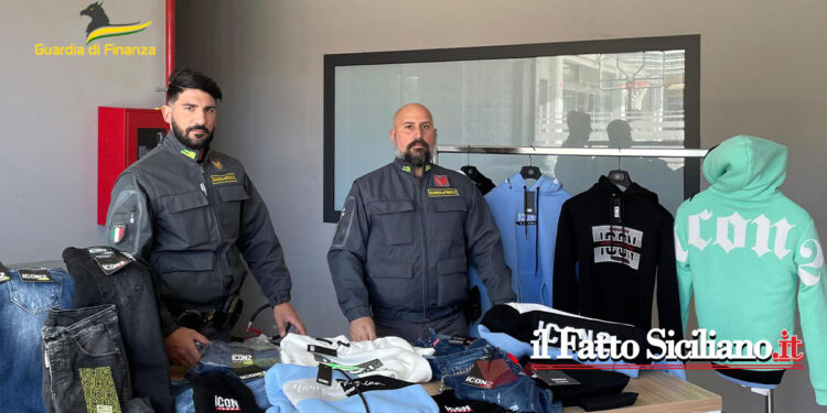 La GdF di Catania (VIDEO) ha denunciato due imprenditori e sequestrato oltre 1200 capi di abbigliamento e accessori, contraffatti