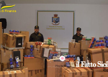 La GdF di Enna ha sottoposto a sequestro oltre 19.000 prodotti non sicuri, fra oggettistica e addobbi natalizi non conformi al Codice del Consumo