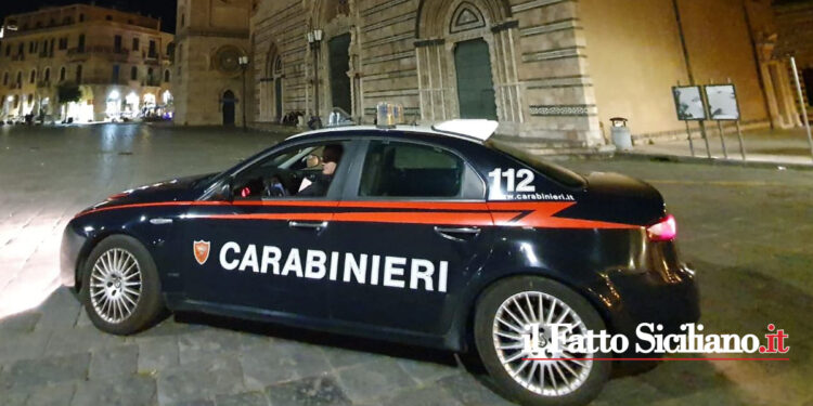 I CC di Messina hanno eseguito una custodia in carcere ad un professore di scuola superiore per atti sessuali con uno studente minorenne