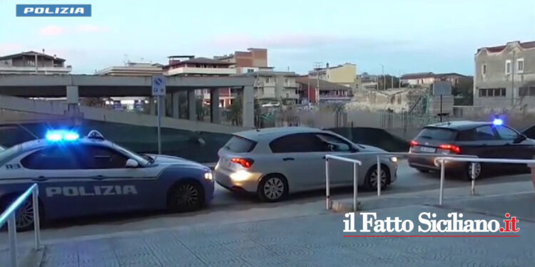 Il Commissariato di Gela (VIDEO) ha eseguito un’ordinanza di custodia in carcere nei confronti di 11 indagati per spaccio nel periodo Covid