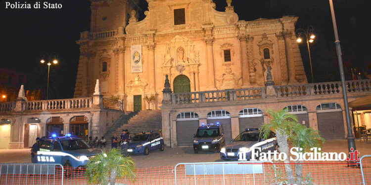 La Polizia di Stato di Ragusa ha tradotto in carcere uno straniero pluripregiudicato che ubriaco andava anche in escandescenza contro gli agenti