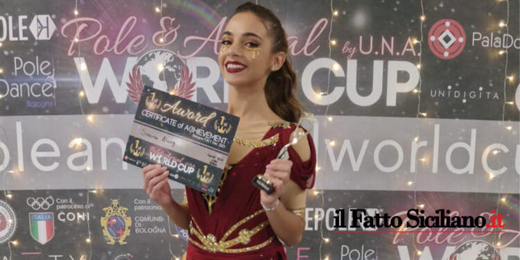 La biancavillese Simona Alongi è la nuova campionessa del mondo di danza aerea