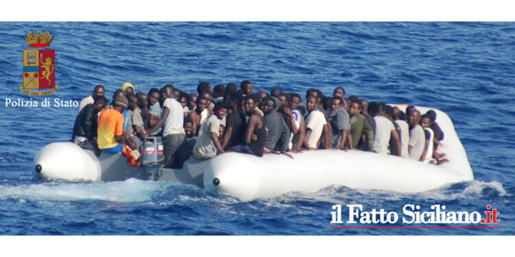 La Squadra Mobile di Ragusa con la GdF ha arrestato tre scafisti che cercavano di nascondersi tra i migranti sbarcati la vigilia di Capodanno