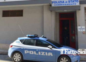 Il Commissariato di Modica ha eseguito gli arresti domiciliari a due fratelli per tentata estorsione, lesioni aggravate e violazione di domicilio
