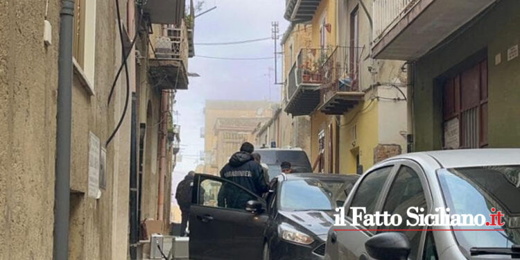 A Naro, un paese in provincia di Agrigento, due donne sono state trovate morte in abitazioni diverse. Una era carbonizzata