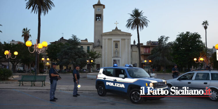 Il Commissariato di Vittoria ha denunciato dei giovani che nei giorni scorsi hanno scatenato una rissa a colpi di sedie e tavolini di un bar