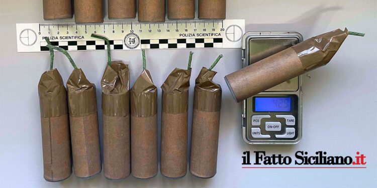 Adrano. Deteneva e produceva ordigni pirotecnici. Arrestato
