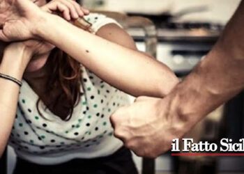 Sicilia. Botte ed estorsioni alla convivente e ai figli minori