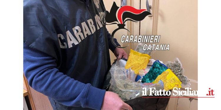 Due pusher di 19 e 22 anni, entrambi catanesi sono stati arrestati dai CC di Piazza Dante mentre consegnavano la droga