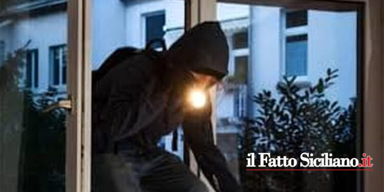 Sicilia. Entra in una scuola e ruba. Denunciato straniero