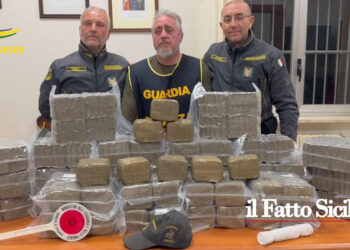 Arrestato dalla GdF di Villa San Giovanni 46enne della prov. di Roma con 125 kg di hashish diretto in Sicilia: € valore 1 mln