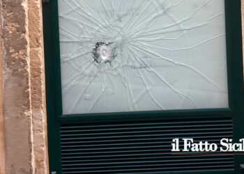 Sicilia. Minore scassina e distrugge le macchine delle merendine della scuola