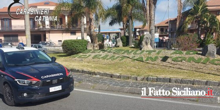 La Procura di Catania ha emesso la misura interdittiva alla responsabile del procedimento del comune di Aci Sant’Antonio e a un professionista