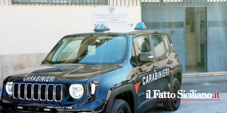 Un marocchino di 27 anni è stato ucciso con diverse coltellate in strada a Paternò. Sono in corso le indagini della Compagnia CC del luogo