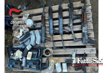 I CC di Paternò hanno rinvenuto in un terreno di un pregiudicato allevatore mitragliatrici, pistole, munizioni, caricatori e un silenziatore