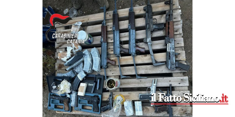 I CC di Paternò hanno rinvenuto in un terreno di un pregiudicato allevatore mitragliatrici, pistole, munizioni, caricatori e un silenziatore