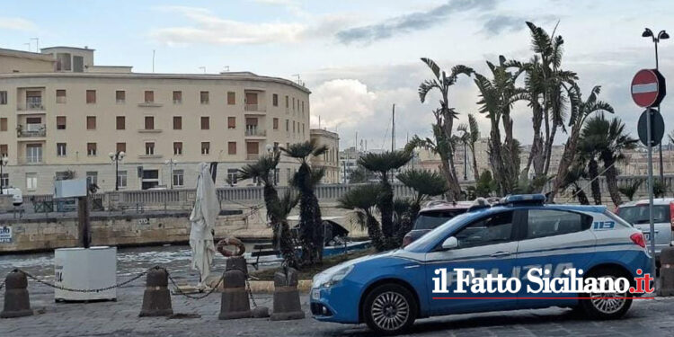 Gli agenti delle volanti della Questura di Siracusa hanno denunciato un tunisino per violenza e lesioni ai poliziotti
