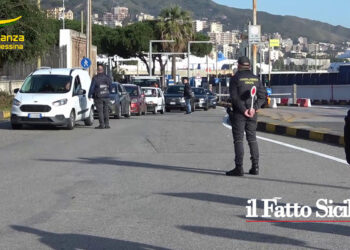 La GdF di Messina ha arrestato due corrieri somali all’imbarcadero sul bus di linea proveniente da Villa San Giovanni